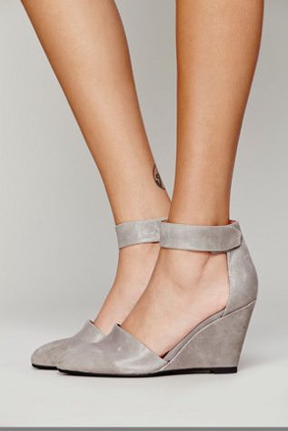 Corporate Catwalk: Peaks Point Wedge